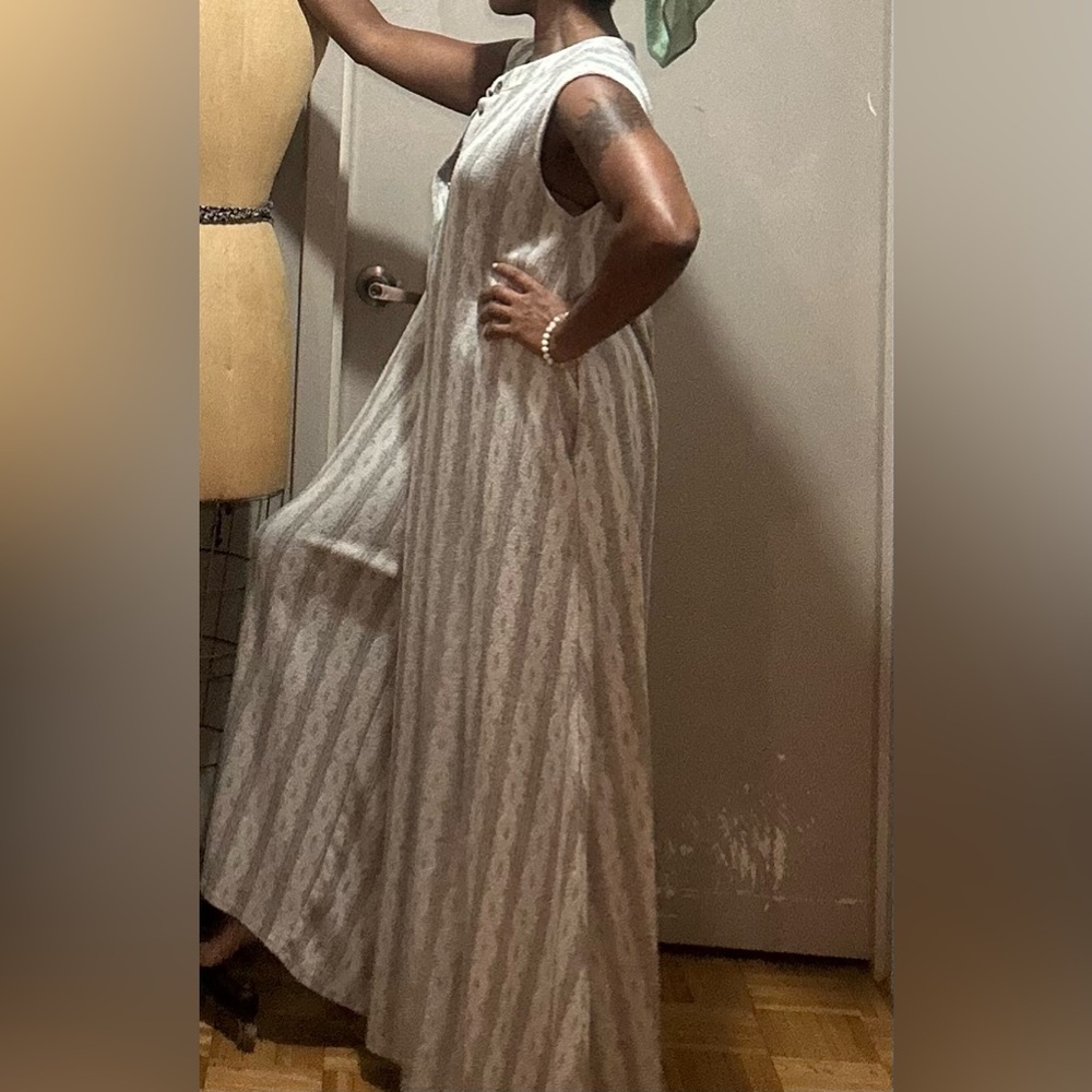 Elegant Gray Patterned Jumpsuit - image 4